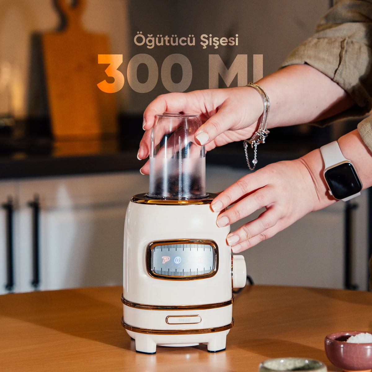 FR-BL01 Retroblend Kişisel Blender Seti Öğütücülü Smoothie Şişeli Blender 1,0 Litre Blendir Seti - Krem